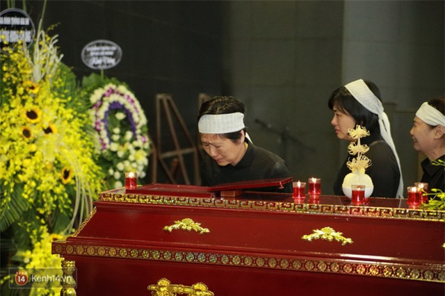 Người thân, đồng nghiệp khóc nấc tiễn đưa NSƯT Phạm Bằng - Ảnh 9.