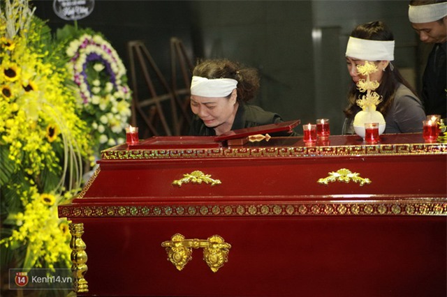 Người thân, đồng nghiệp khóc nấc tiễn đưa NSƯT Phạm Bằng - Ảnh 10.