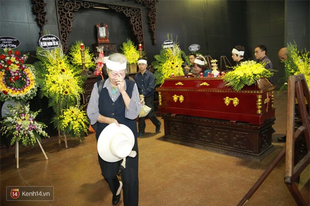 Người thân, đồng nghiệp khóc nấc tiễn đưa NSƯT Phạm Bằng - Ảnh 15.