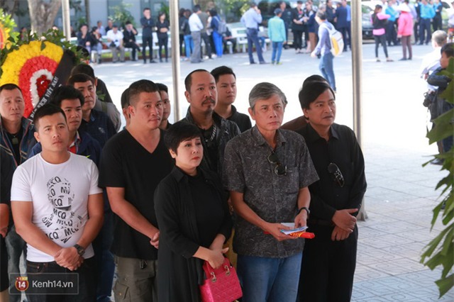 Người thân, đồng nghiệp khóc nấc tiễn đưa NSƯT Phạm Bằng - Ảnh 21.