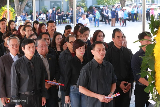 Người thân, đồng nghiệp khóc nấc tiễn đưa NSƯT Phạm Bằng - Ảnh 22.