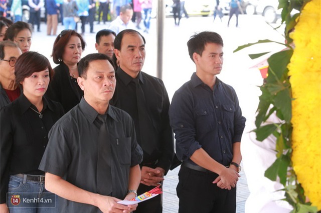 Người thân, đồng nghiệp khóc nấc tiễn đưa NSƯT Phạm Bằng - Ảnh 23.