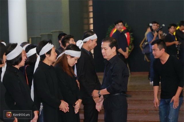 Người thân, đồng nghiệp khóc nấc tiễn đưa NSƯT Phạm Bằng - Ảnh 25.