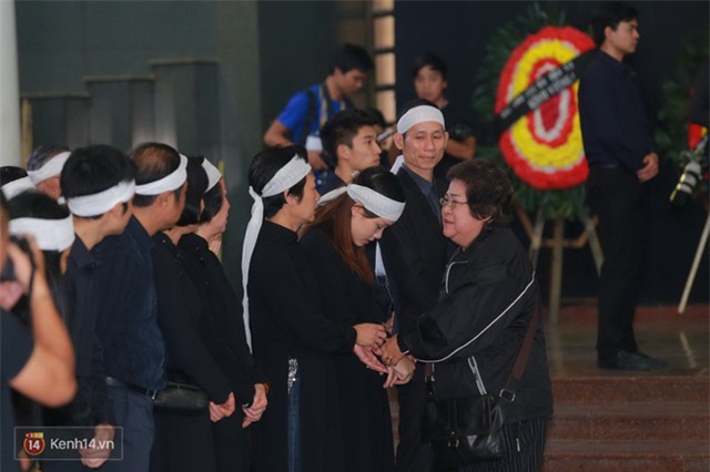 Người thân, đồng nghiệp khóc nấc tiễn đưa NSƯT Phạm Bằng - Ảnh 28.