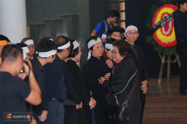 Người thân, đồng nghiệp khóc nấc tiễn đưa NSƯT Phạm Bằng - Ảnh 29.