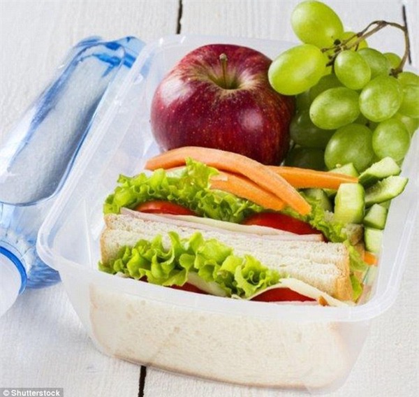 Chuyên gia tiết lộ 3 sai lầm phổ biến mà rất nhiều người mắc phải trong bữa trưa - Ảnh 1.