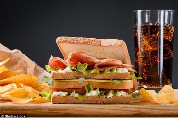 Chuyên gia tiết lộ 3 sai lầm phổ biến mà rất nhiều người mắc phải trong bữa trưa - Ảnh 2.