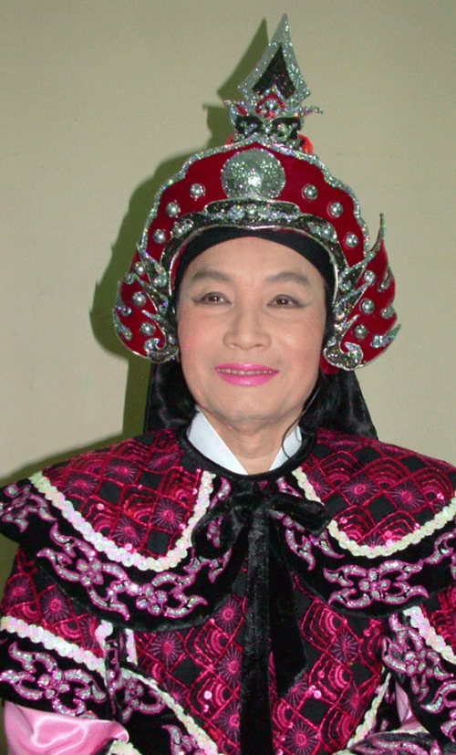 Ở tuổi 70, nghệ sĩ Minh Vương vui sống bên bà xã trẻ trung 0