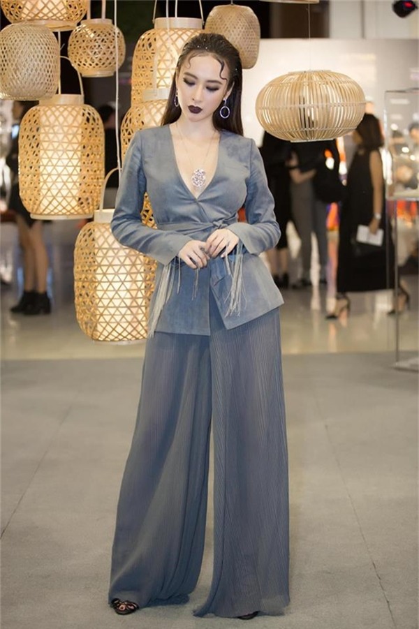 Những bộ cánh hở bạo không đối thủ của Angela Phương Trinh