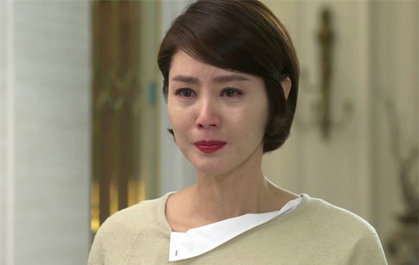 Hóa điên khi phát hiện lý do chồng bỏ ra ngoài để con nhịn đói