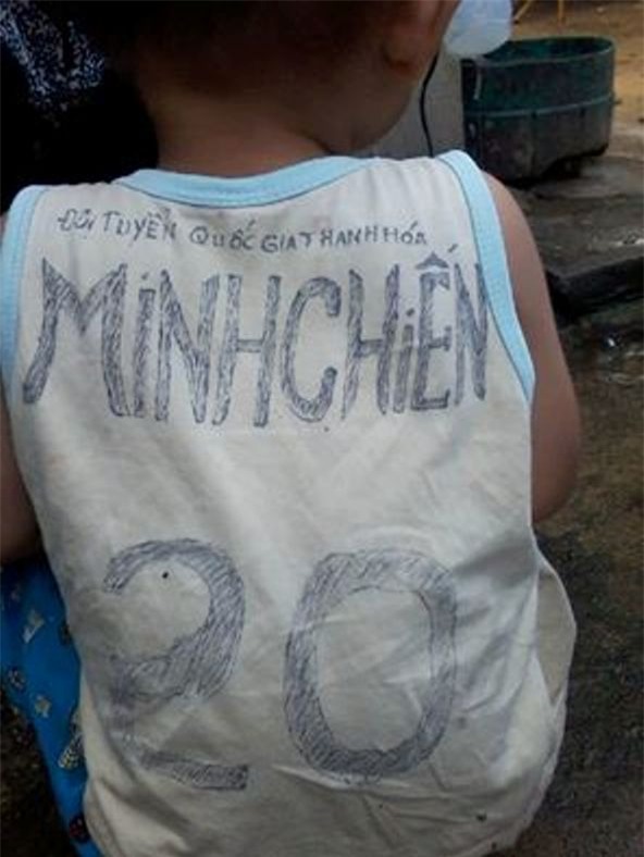 cha con, mẹ con, vẽ áo tặng con, câu chuyện xúc động