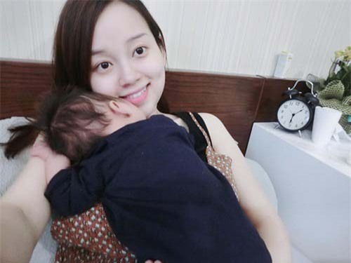 bi quyet nao giup ly kute co lan da trang khong ti vet nhu the? - 2