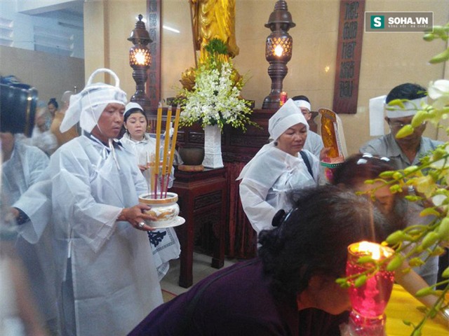 Không có con ruột, hơn 20 người con nuôi về đội tang nghệ sĩ Út Bạch Lan trong đau xót - Ảnh 1.