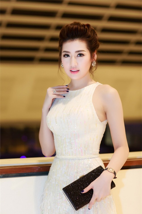 tu-anh-deo-nhan-kim-cuong-1-6-ty-du-tiec-1