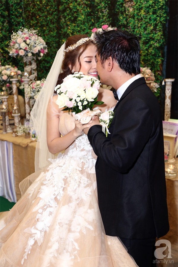 Đám cưới diễn viên Khánh Hiền - James Ngô