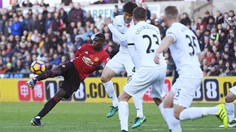 Pogba mở tỷ số trận đấu bằng siêu phẩm volley từ ngoài vòng cấm