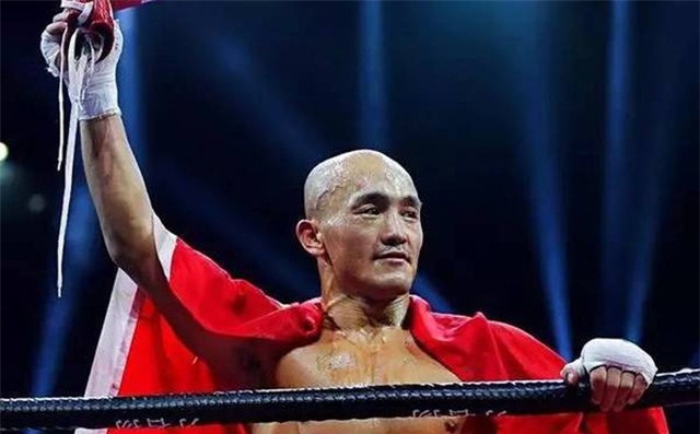 6 lần "đo sàn", Yi Long vẫn thắng "Thánh Muay Thái" theo cách khó tin