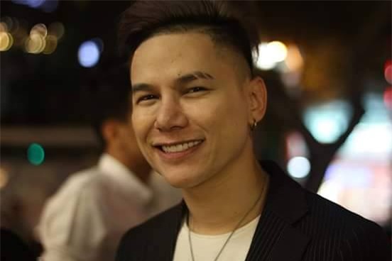 Gương mặt lộ rõ nhiều