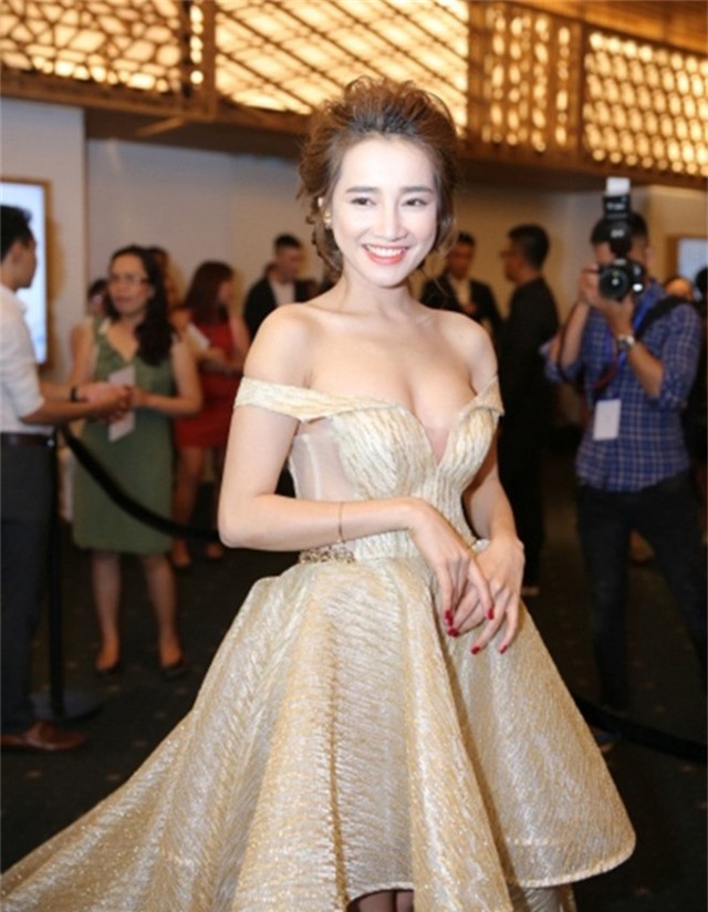 Đọ vẻ sexy của 2 mỹ nữ đình đám Lan Ngọc – Nhã Phương - 6