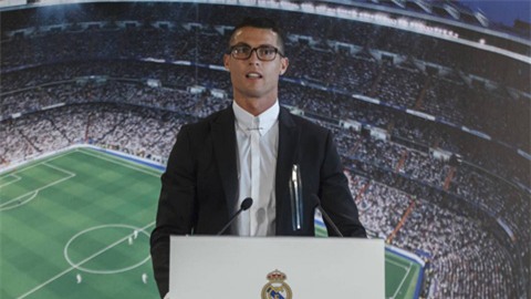 Ronaldo ký mới 5 năm với Real, nhận mức lương vô đối
