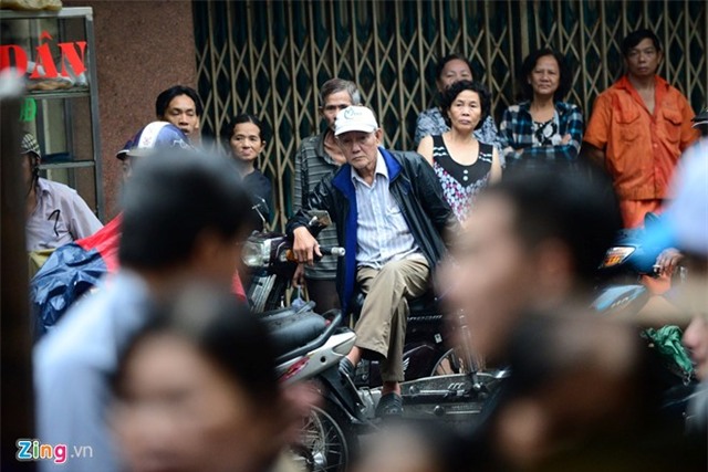 Các con nuôi khóc nức nở ở lễ hỏa táng sầu nữ Út Bạch Lan - Ảnh 5.