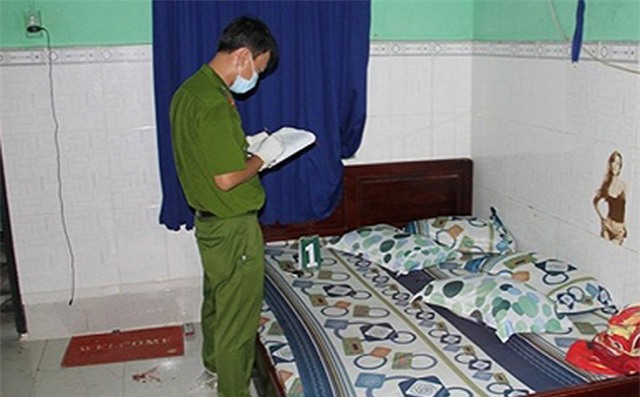 Kẻ sát hại bạn gái, giấu xác dưới gầm giường tự thú sau 4 giờ gây án