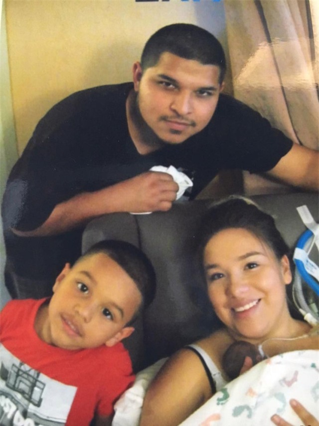 Sức sống kỳ diệu của em bé sinh non 21 tuần tuổi nặng có 400g, bàn chân lọt thỏm trong chiếc nhẫn - Ảnh 3.