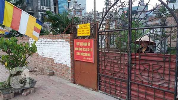 bé gái bị bỏ rơi