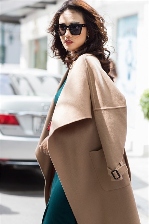 co gai co lan da dep nhat viet nam cu xuong pho la khien moi nguoi ngoai nhin - 1