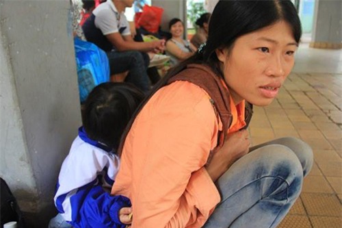 xot xa nguoi bo 'luc bat tong tam' nhin con gong minh chong bao benh - 2