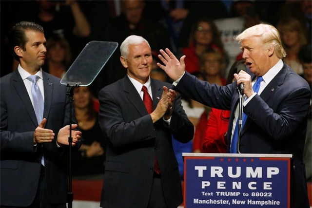 (Từ phải qua trái) Ứng viên tổng thống đảng Cộng hòa Donald Trump, ứng viên phó tổng thống đảng Cộng hòa Mike Pence và con trai của ông Trump, Donald Trump Jr. (Ảnh: Reuters)