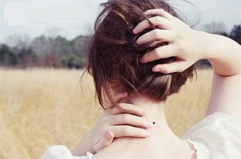 Hình ảnh Nốt ruồi đằng sau gáy có ý nghĩa gì? số 1