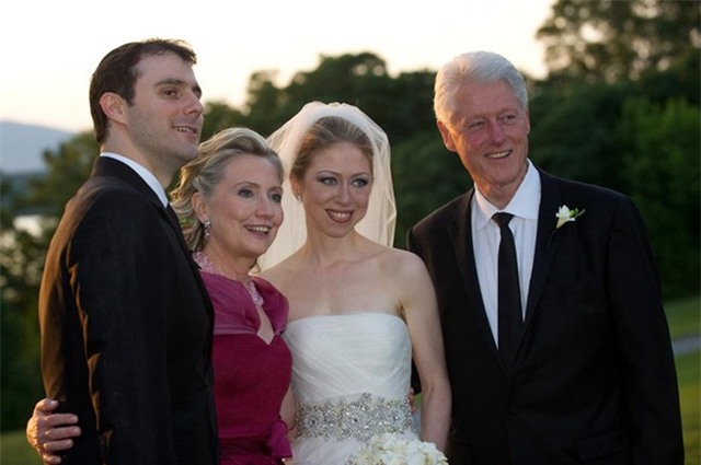 Đã gần nửa thế kỷ trôi qua, chuyện tình của vợ chồng Clinton vẫn khiến cho bao người phải ngưỡng mộ - Ảnh 20.