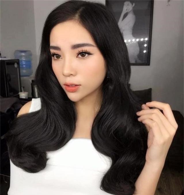 nhan sac hoa hau ky duyen: moi cang mong, cam ngay cang nhon hinh anh 1