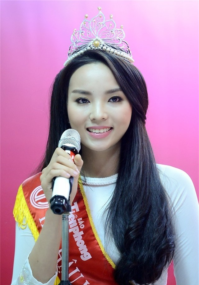 nhan sac hoa hau ky duyen: moi cang mong, cam ngay cang nhon hinh anh 11