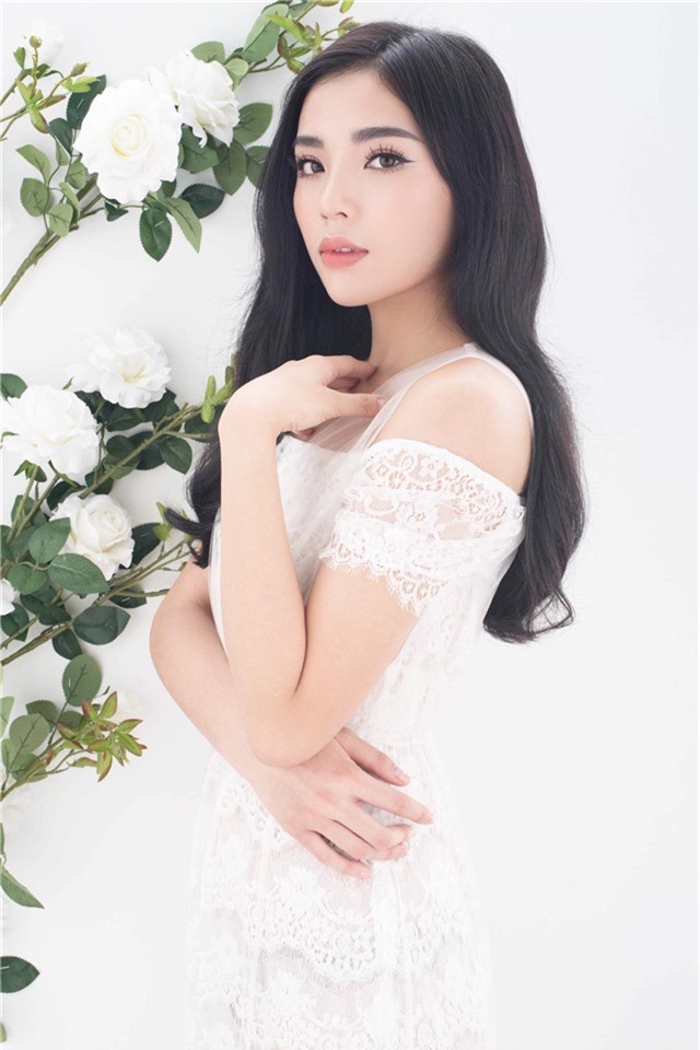 nhan sac hoa hau ky duyen: moi cang mong, cam ngay cang nhon hinh anh 14