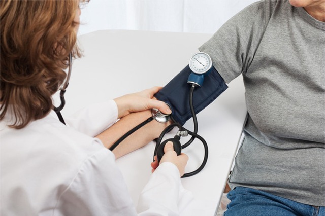 Đừng tưởng chỉ cao mới nguy hiểm, huyết áp thấp cũng là sát thủ giấu mặt - Ảnh 1.