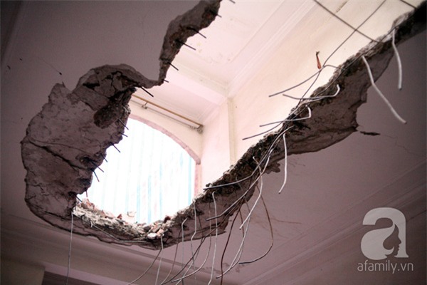 phá dỡ nhà bị nghiêng