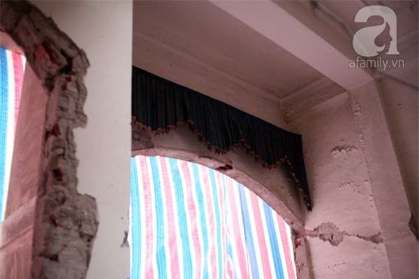 phá dỡ nhà bị nghiêng