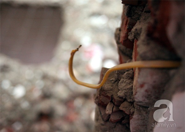 phá dỡ nhà bị nghiêng