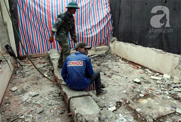 phá dỡ nhà bị nghiêng