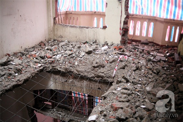 phá dỡ nhà bị nghiêng