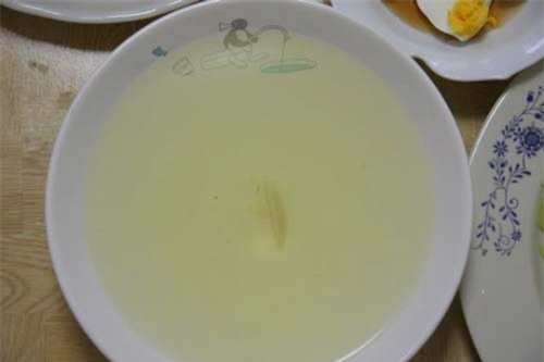 rua mat bang nuoc cai bap luoc giup da mat trang boc, lo chan long se khit - 5