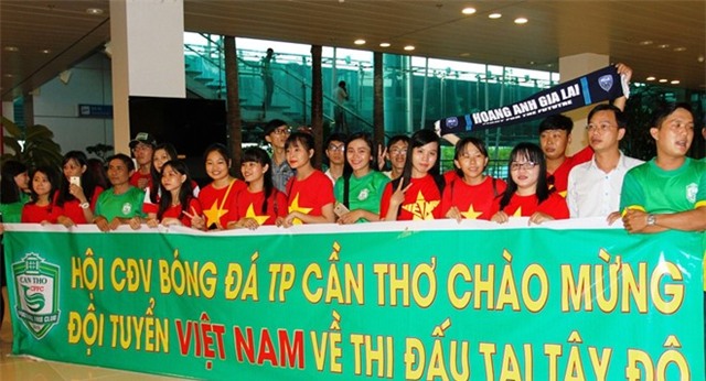 Fan nu bua vay tuyen Viet Nam tai Can Tho hinh anh 1