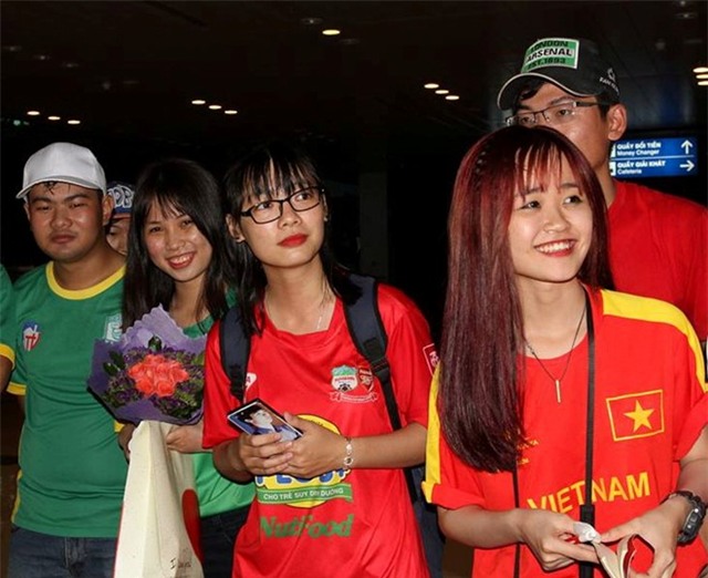 Fan nu bua vay tuyen Viet Nam tai Can Tho hinh anh 2