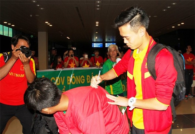 Fan nu bua vay tuyen Viet Nam tai Can Tho hinh anh 3