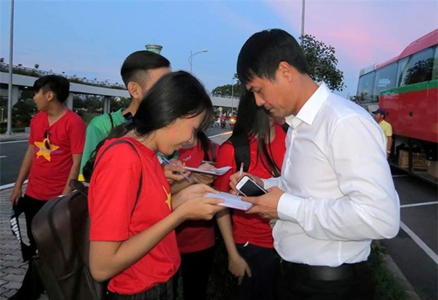 Fan nu bua vay tuyen Viet Nam tai Can Tho hinh anh 4