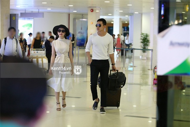 HOT: Angela Phương Trinh thân mật với Võ Cảnh tại sân bay, rộ nghi án phim giả - tình thật? - Ảnh 1.