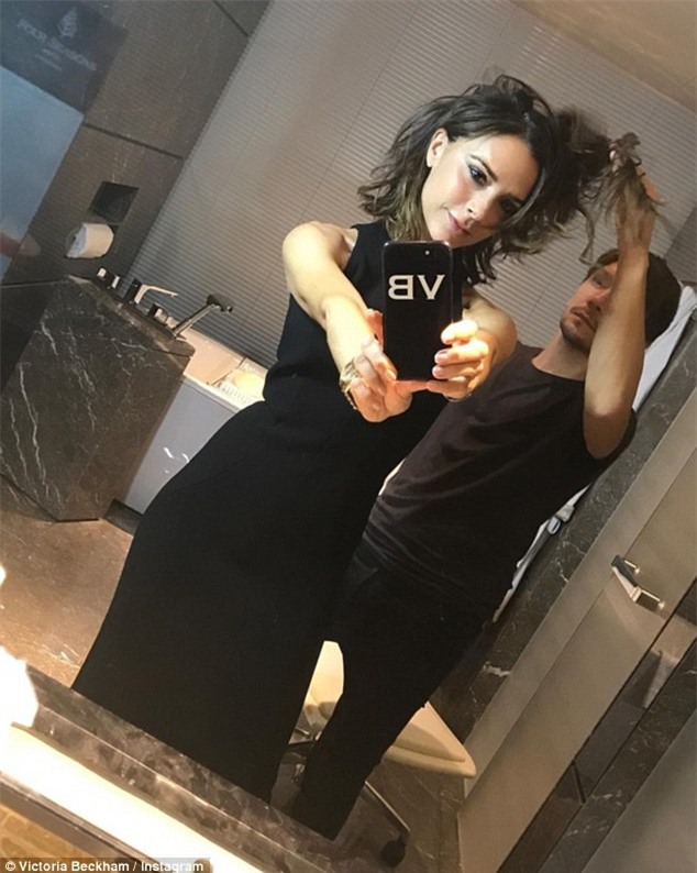 Victoria Beckham thich thu khoe vong ba cua chong hinh anh 7