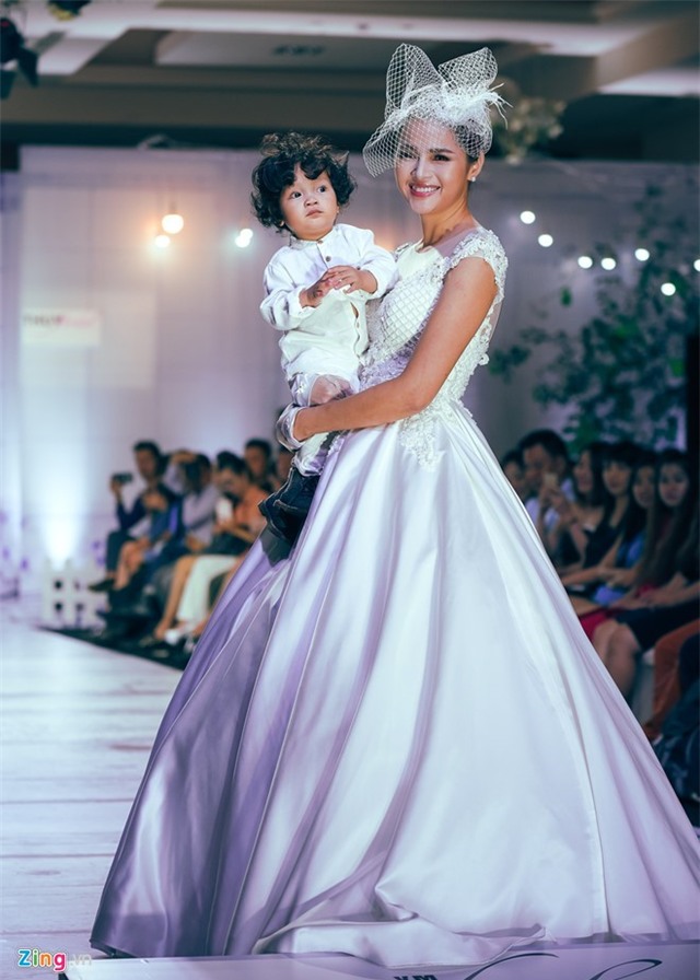 Diễm Châu: ‘Cha của con trai không cần biết về bé’ - Ảnh 1.